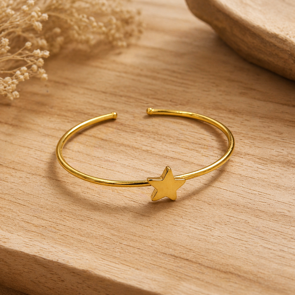 Thin star bangle